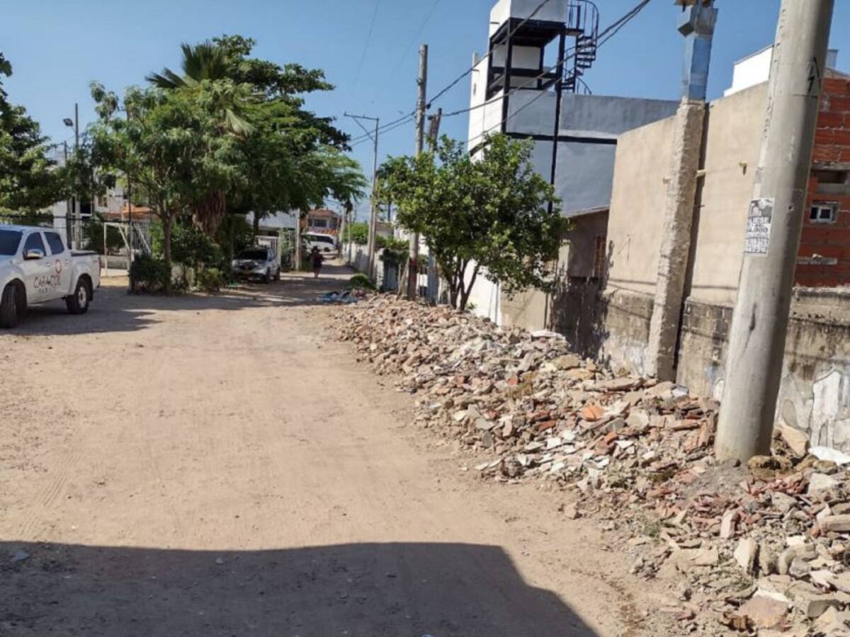 Calle Las Palmas de Chapacuá convertida en escombrera