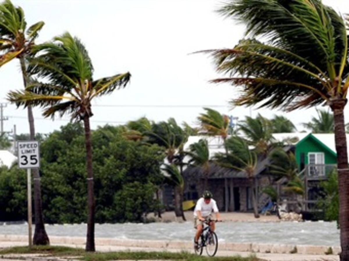 "Isaac" se convierte en huracán de categoría uno