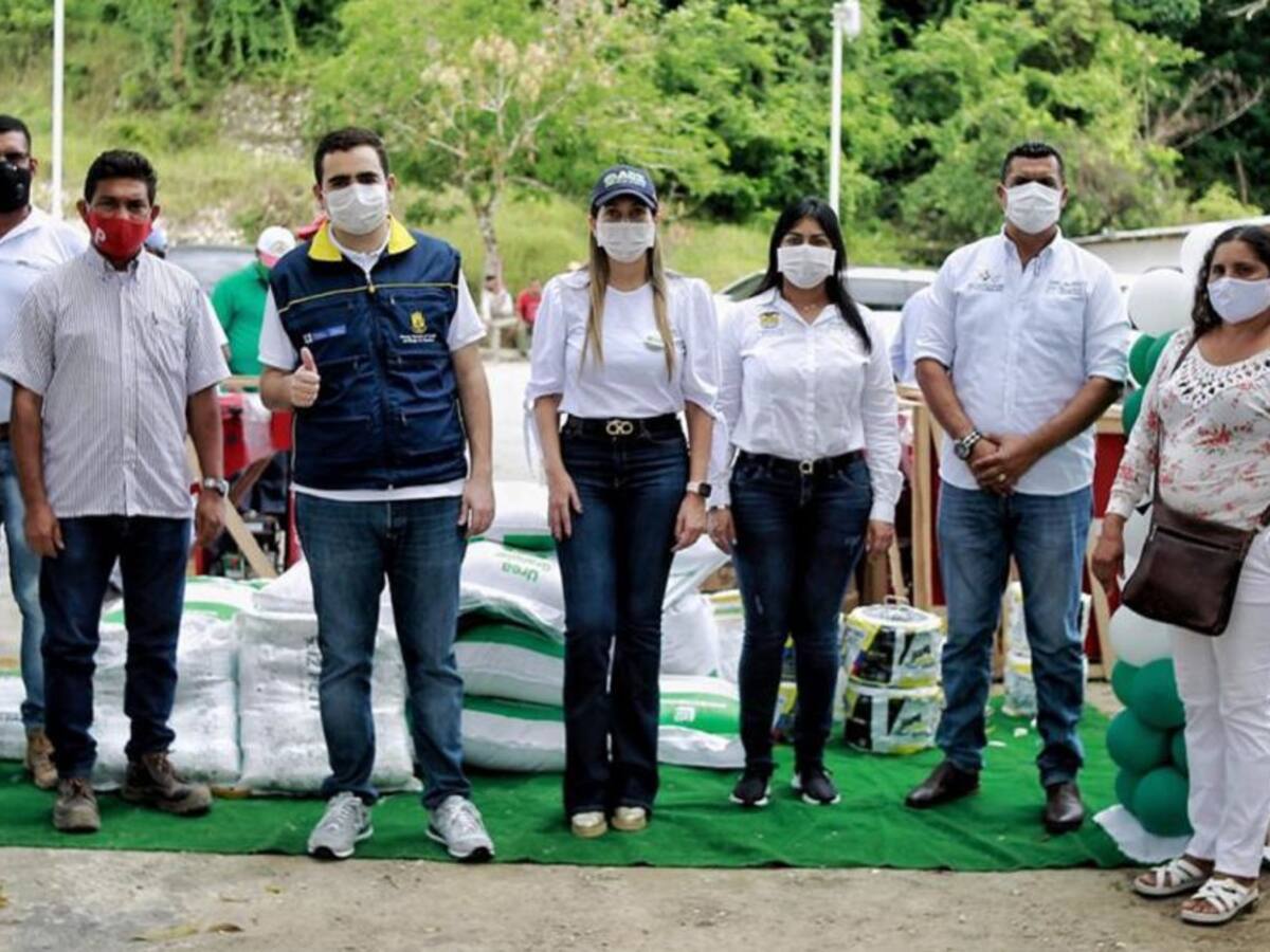 Entregan insumos para mejorar siembra de maíz en Bolívar