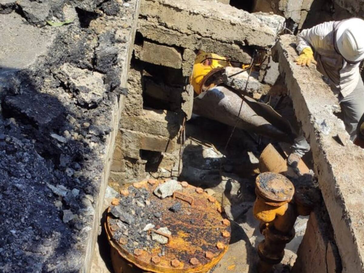 EPM trabaja para reparar daño en red de acueducto en Bello, Antioquia