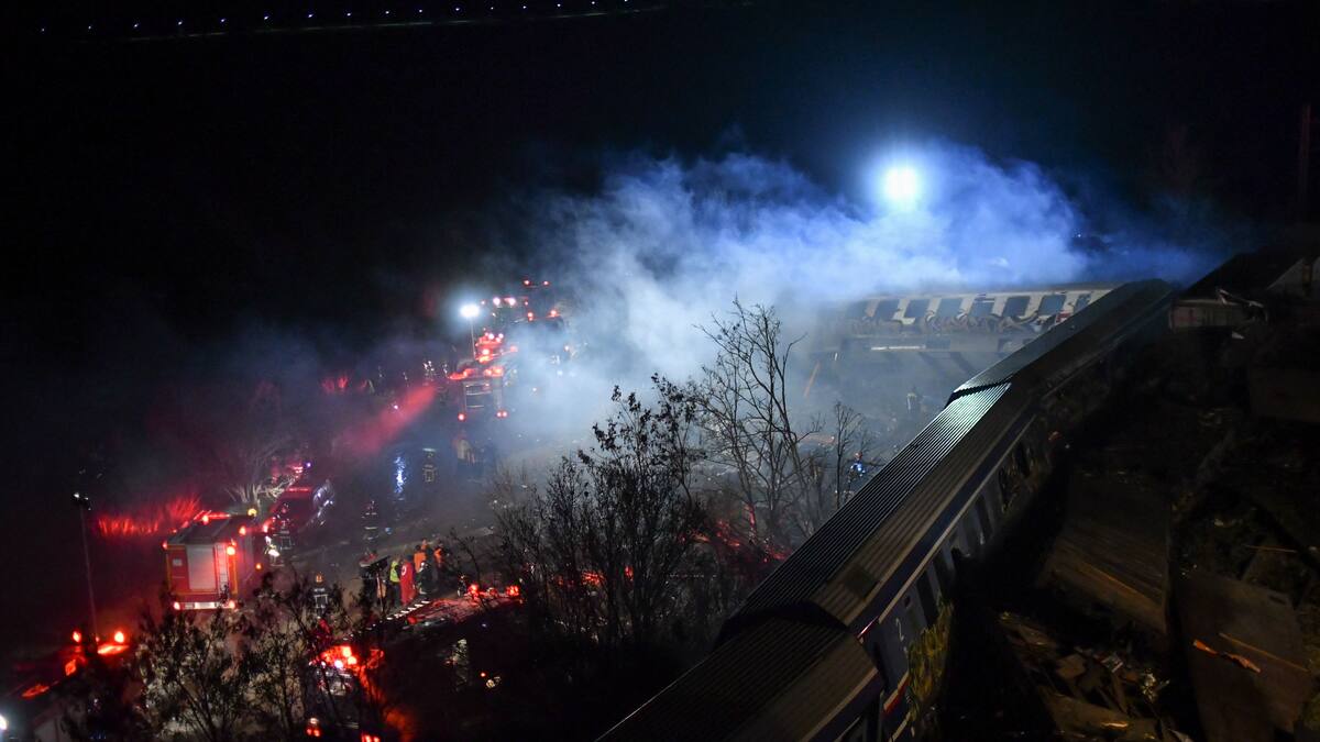 Al menos 29 muertos y 85 heridos deja el choque de dos trenes en Grecia