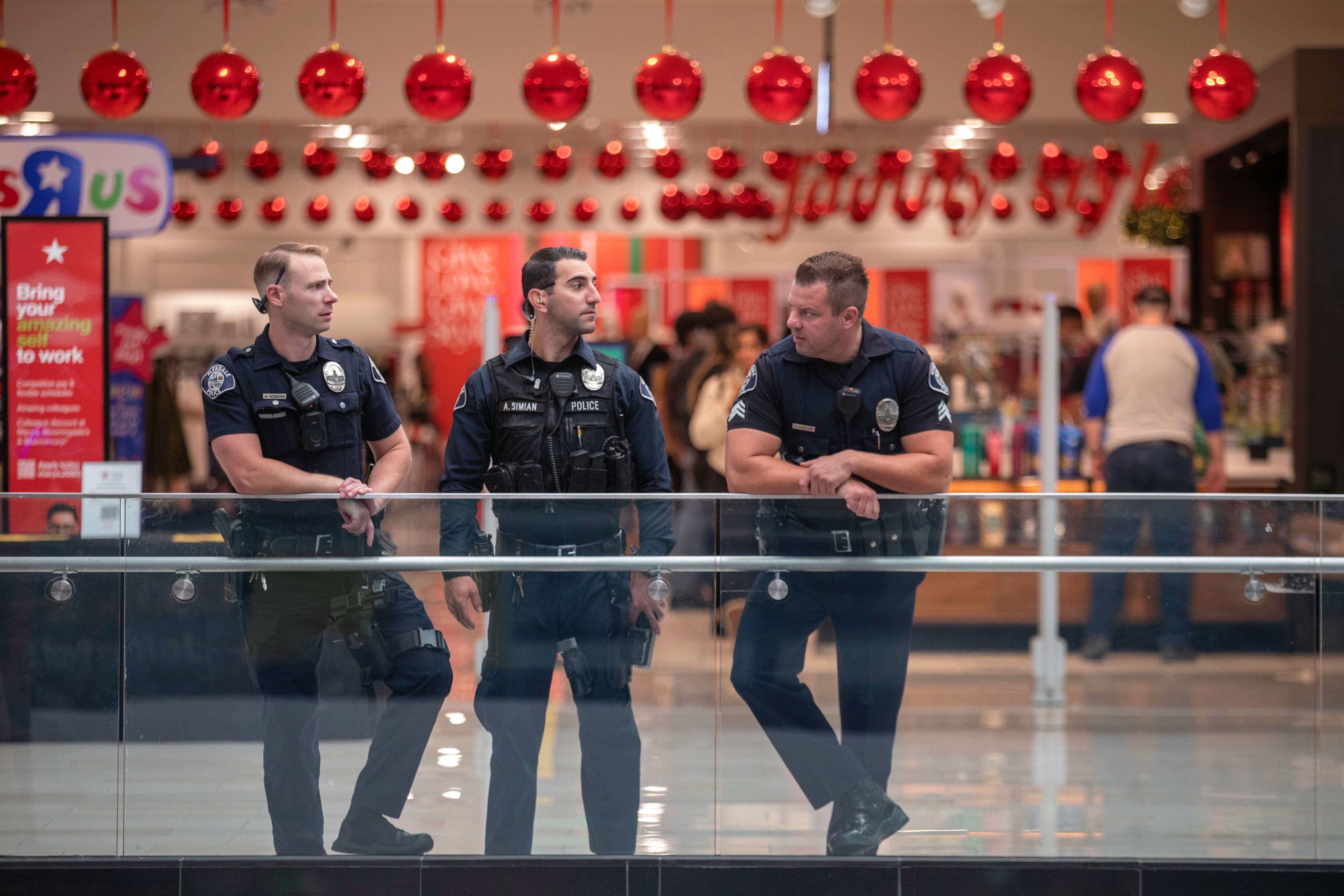 California refuerza seguridad ante saqueos masivos en tiendas de lujo