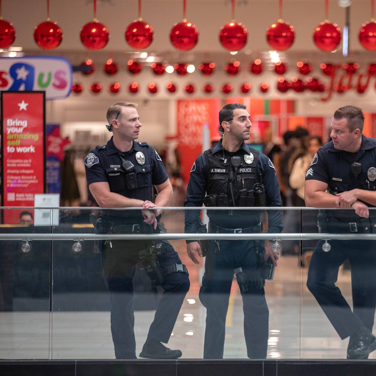 California refuerza seguridad ante saqueos masivos en tiendas de lujo