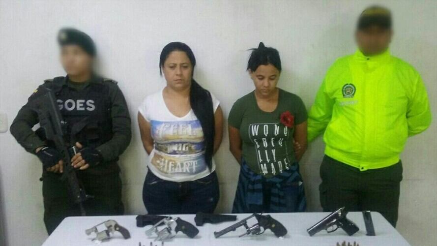 Dos mujeres fueron capturadas por alquiler de armas de fuego. Foto: Policía de Barranquilla