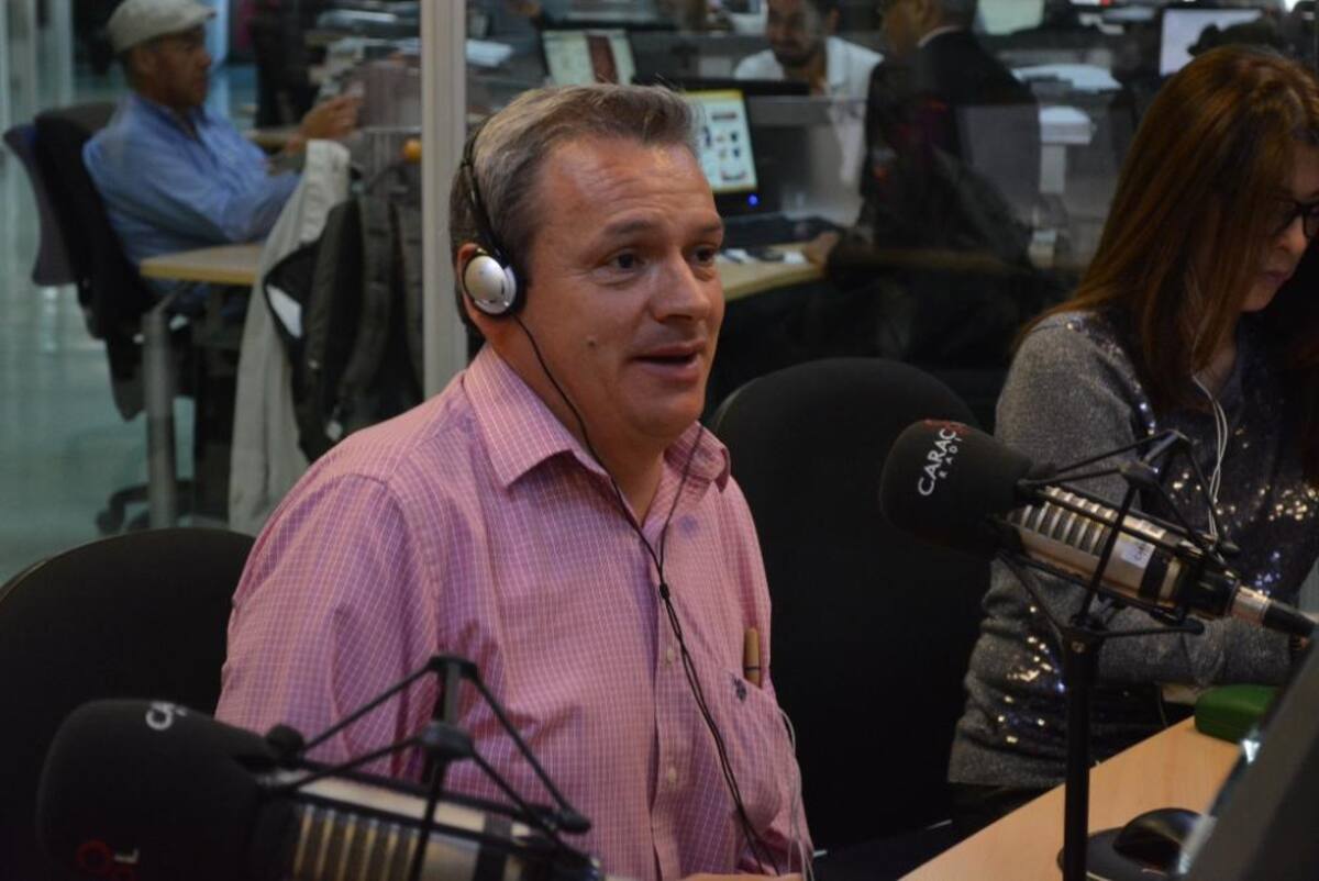 El ídolo de la radio se despide de La Luciérnaga pero continúa con sus comentarios deportivos en El Pulso del Fútbol. #GraciasPelaez