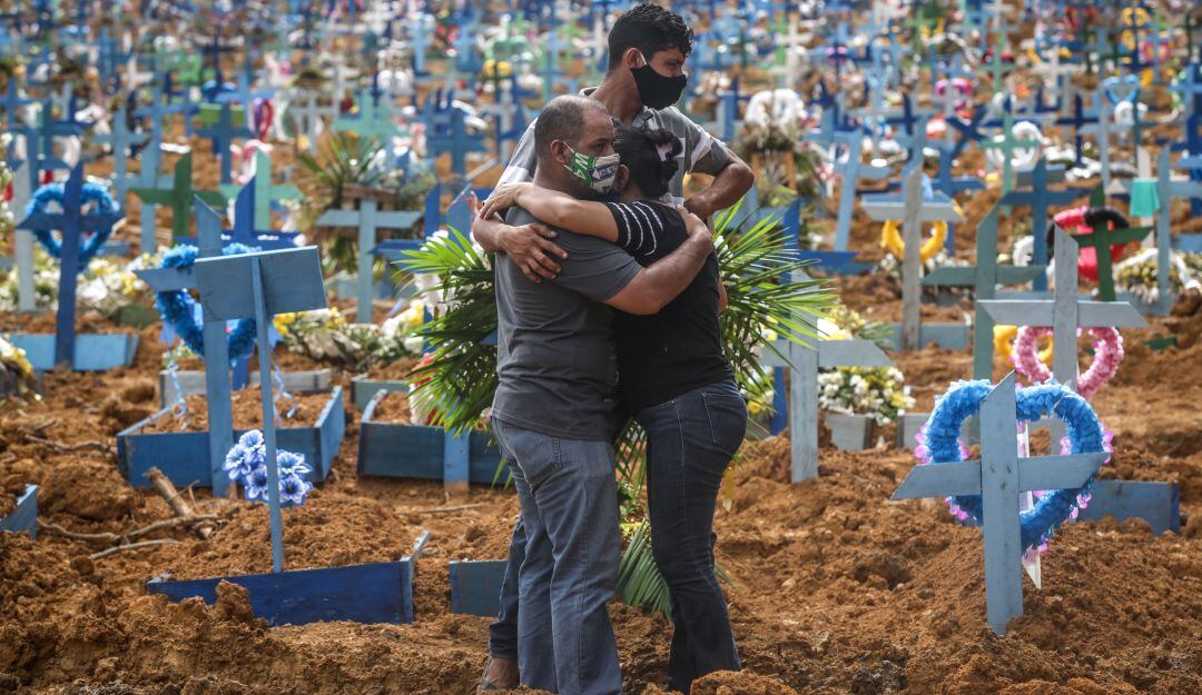 En trece meses, Brasil superó las 300.000 muertes por coronavirus.