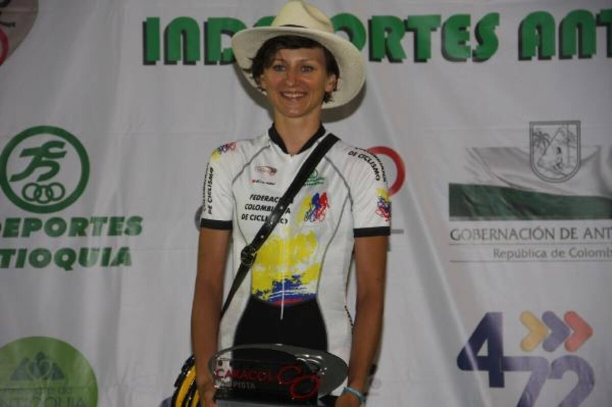 Los ciclistas en la última jornada y cierre del Gran Caracol de Pista