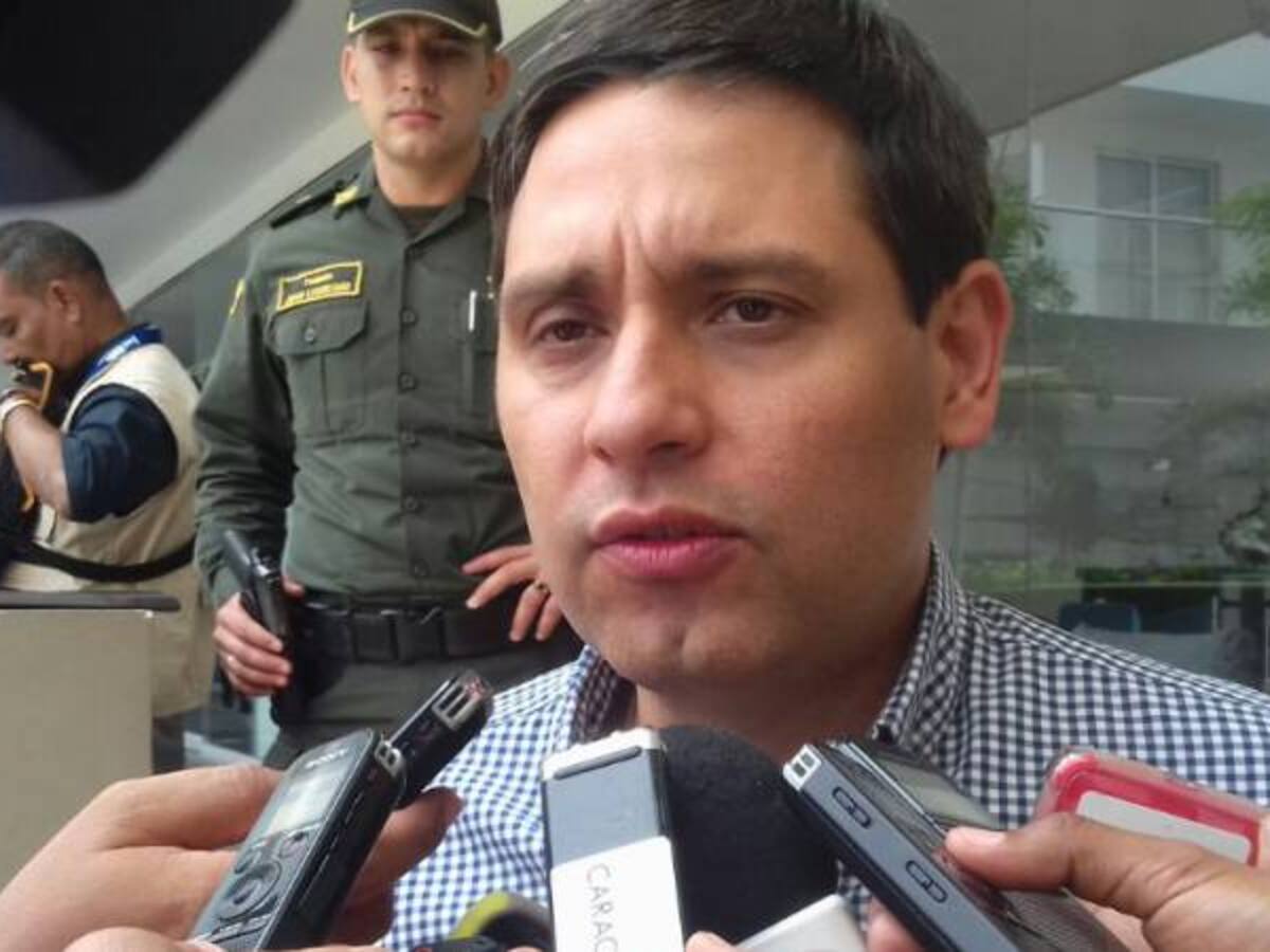 El presidente del senado, Oscar Mauricio Lizcano , apoya debate entre defensores de Si y del NO en el plebiscito