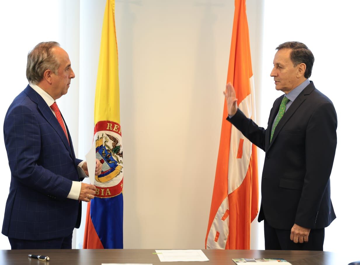 Posesión de  Juan Alfonso Latarorre como director de Invías.  Foto: Invías