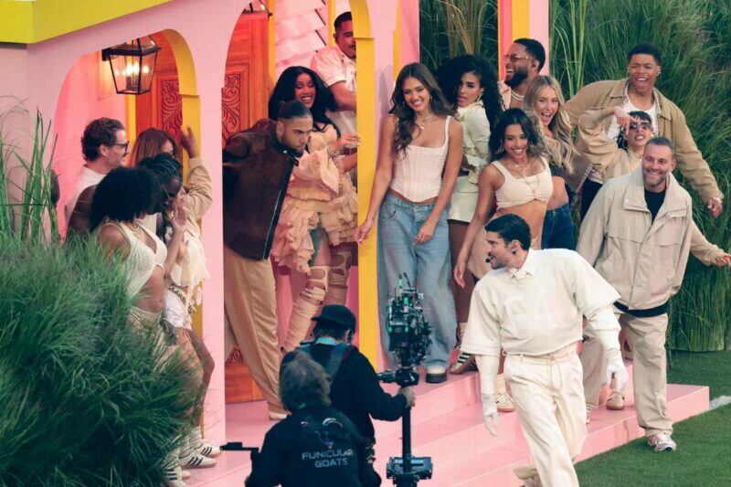 Bad Bunny junto a diferentes celebridades en "La Casita": El Super Bowl LX.