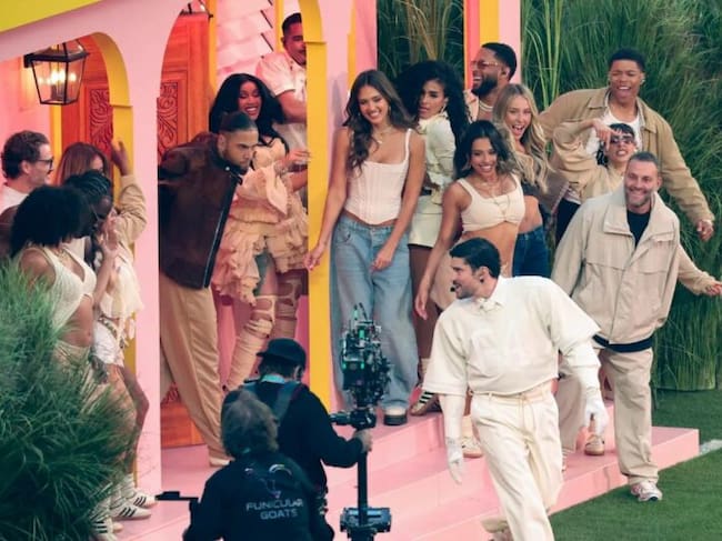 Bad Bunny junto a diferentes celebridades en "La Casita": El Super Bowl LX.