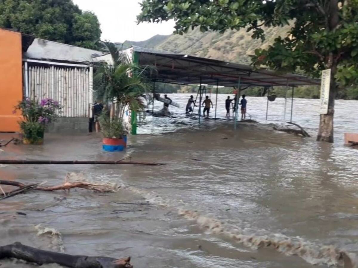 Rio Magdalena presenta desbordamiento en Honda, Tolima