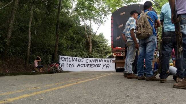 Campesinos en la vía Cúcuta- Ocaña