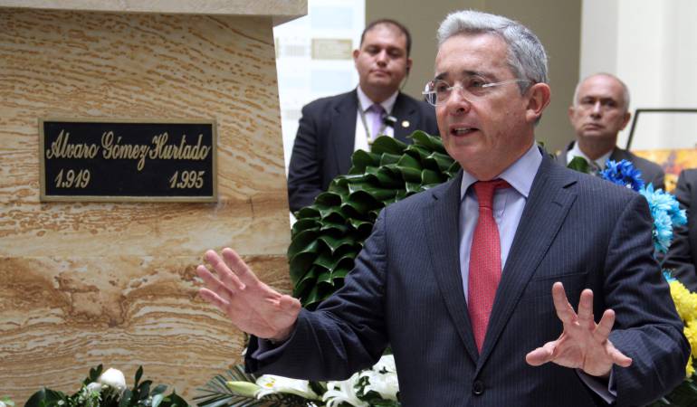 Senador Álvaro Uribe Vélez.