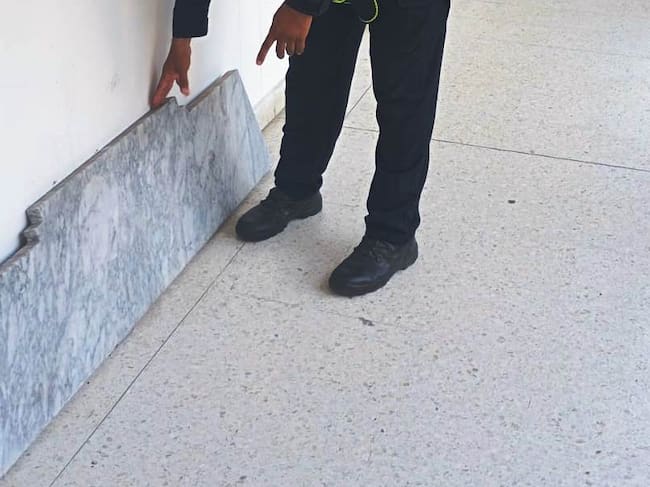 Policía Metropolitana de Cartagena, con el apoyo de la ‘Cuadrilla del Alcalde’, acaba de recuperar el espaldar vandalizado y sustraído.