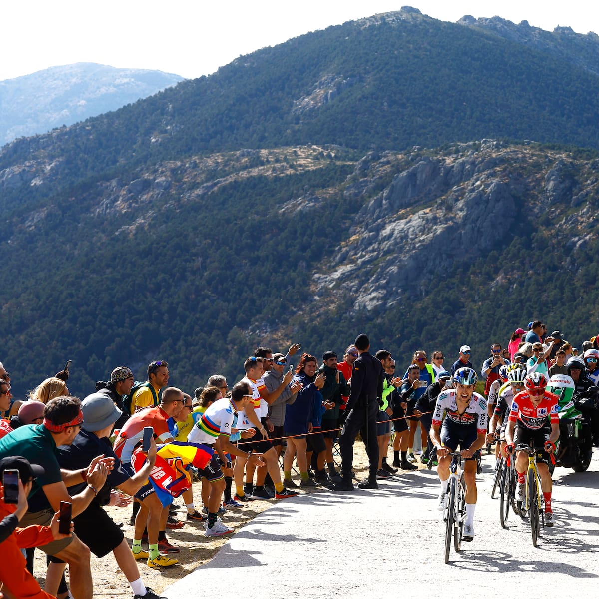 Ciclistas colombianos que estarían en la Vuelta a España 2026: Nairo Quintana, Iván Sosa y más