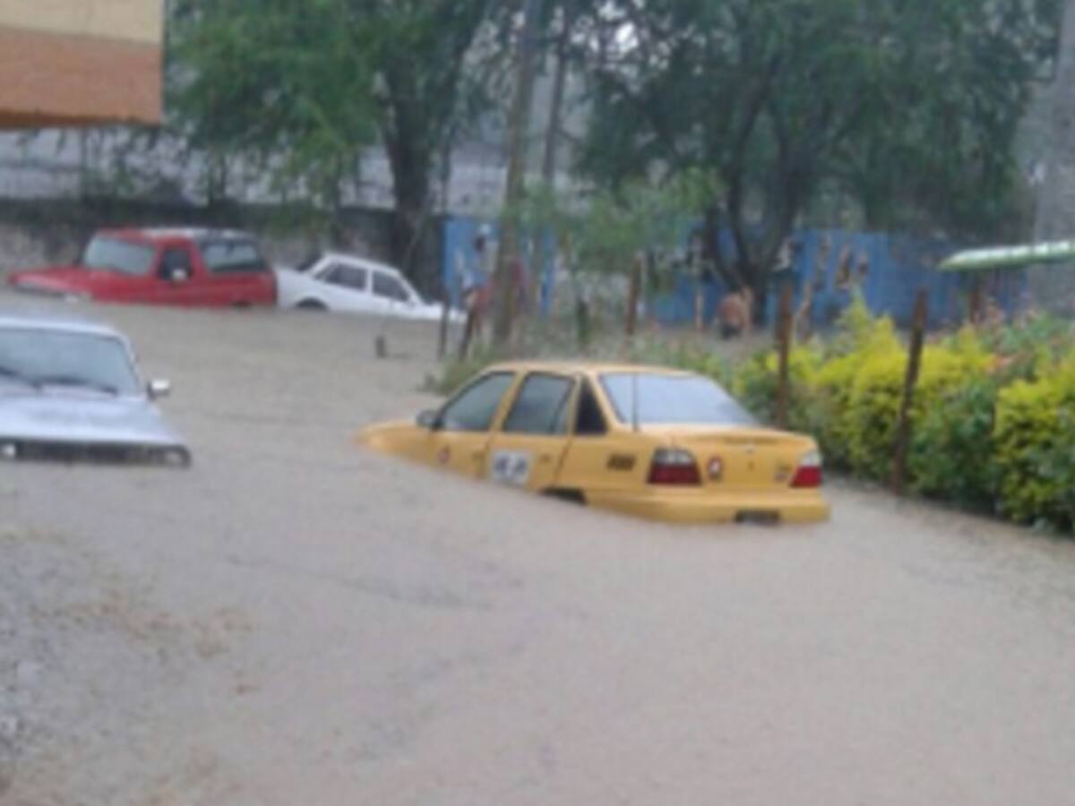 Emergencias por fuerte aguacero en Buga