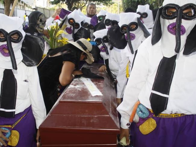 Barranquilla &quot;llora&quot; la muerte de Joselito en el último día del Carnaval