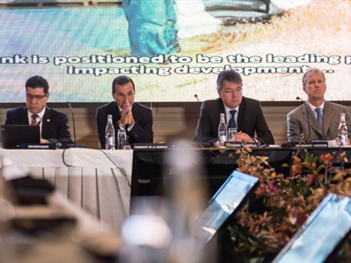 Colombia logra línea de crédito por 400 millones de dólares del BCIE