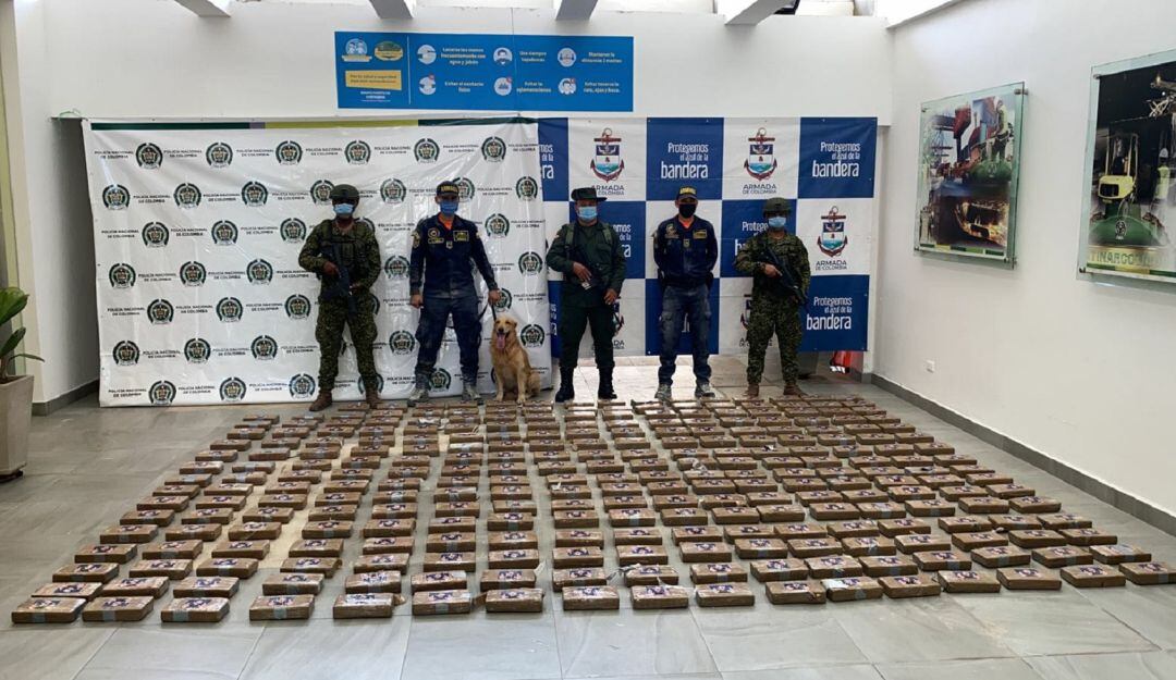 La Armada aseguró que este cargamento tendría un valor superior a los nueve millones de dólares en el mercado ilegal internacional.