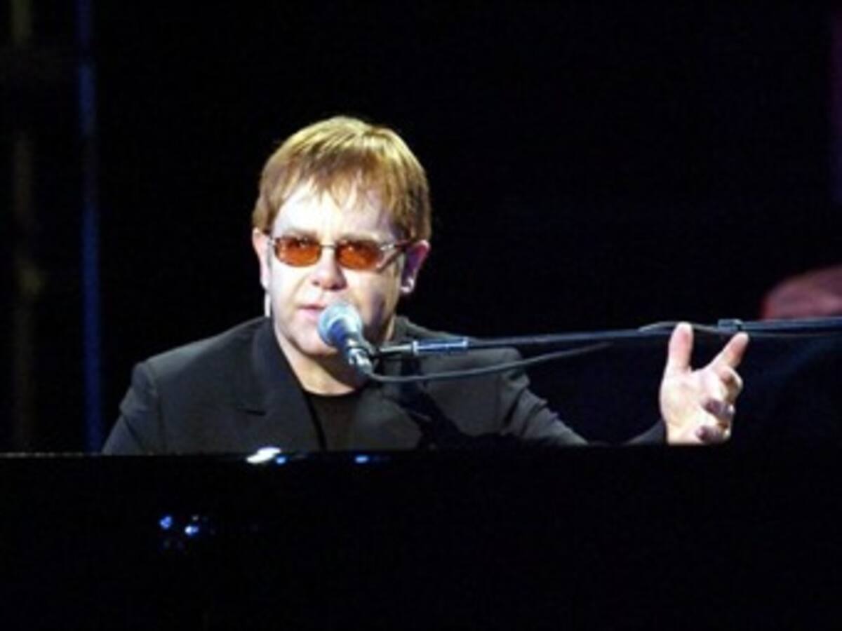 Elton John despierta a los tripulantes del Altantis