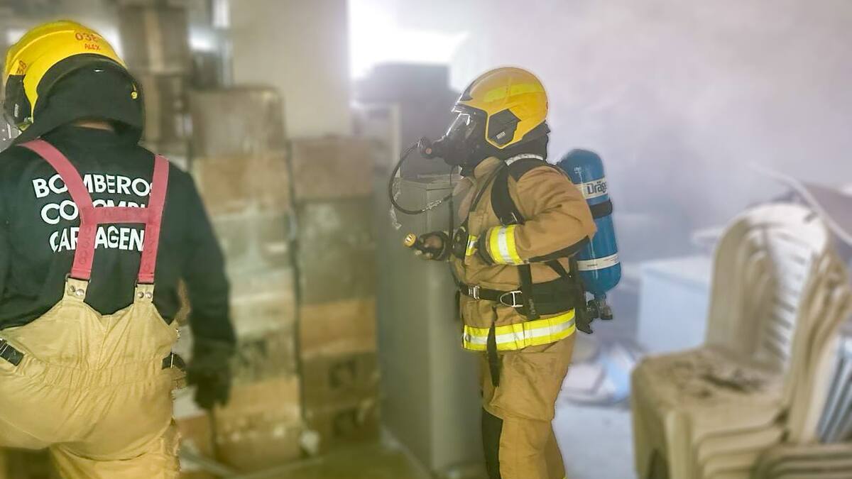 Bomberos atienden incendio en Comando de Policía de Manga