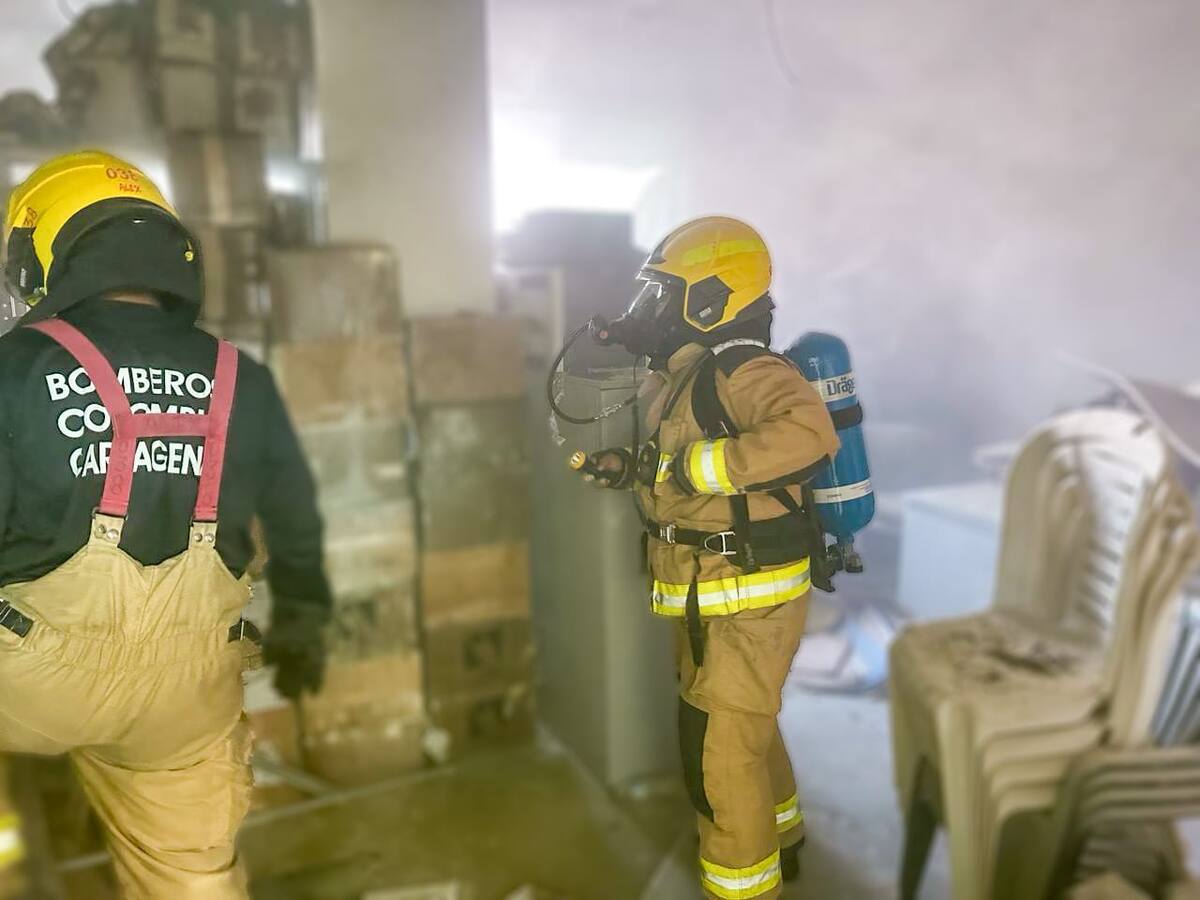 Bomberos atienden incendio en Comando de Policía de Manga