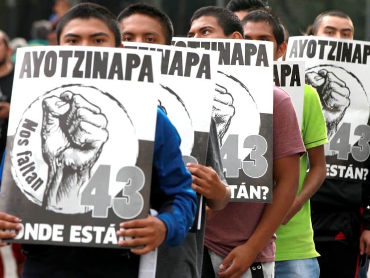 Exgobernador de Guerrero ingresa a prisión acusado de ocultar pruebas en caso estudiantes en México