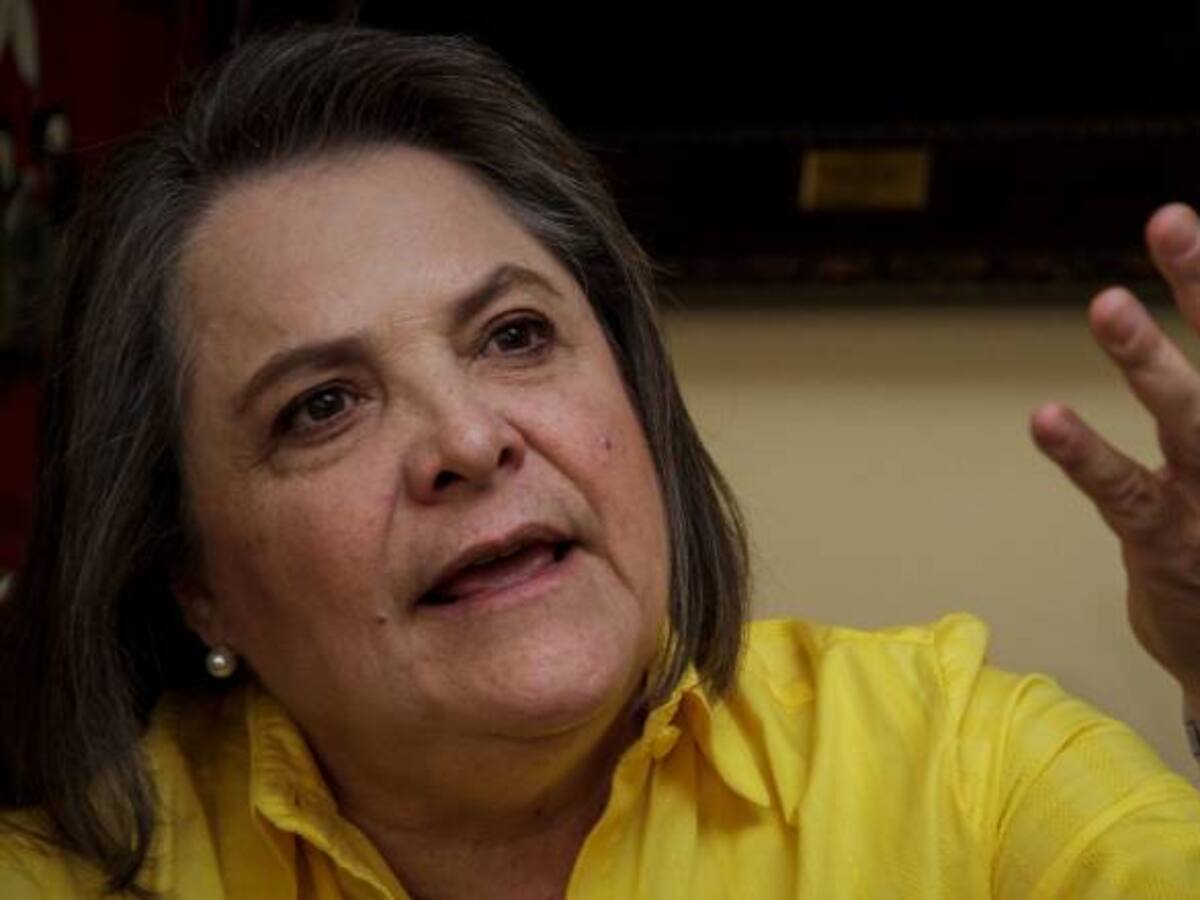 No he recibido ofrecimiento alguno para ingresar al gobierno Santos: Clara López