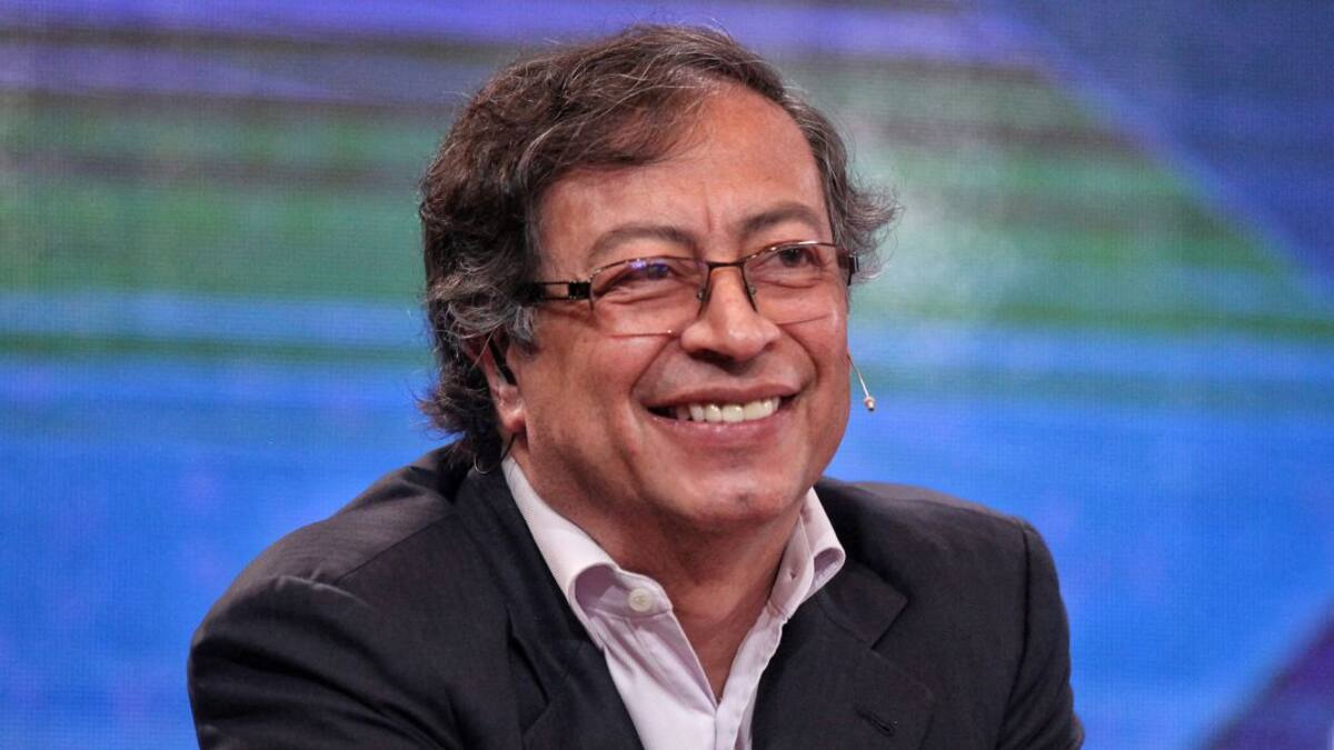 "Hay que vacunarse ya", Petro tras cuestionar efectividad de las vacunas