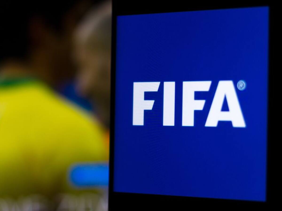 FIFA no reconoce la Supercopa Europea y advierte a los jugadores