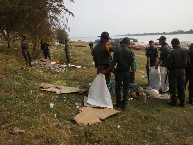 1 tonelada de basura fue recolectada en el Rio Magdalena por la policía de Bolívar