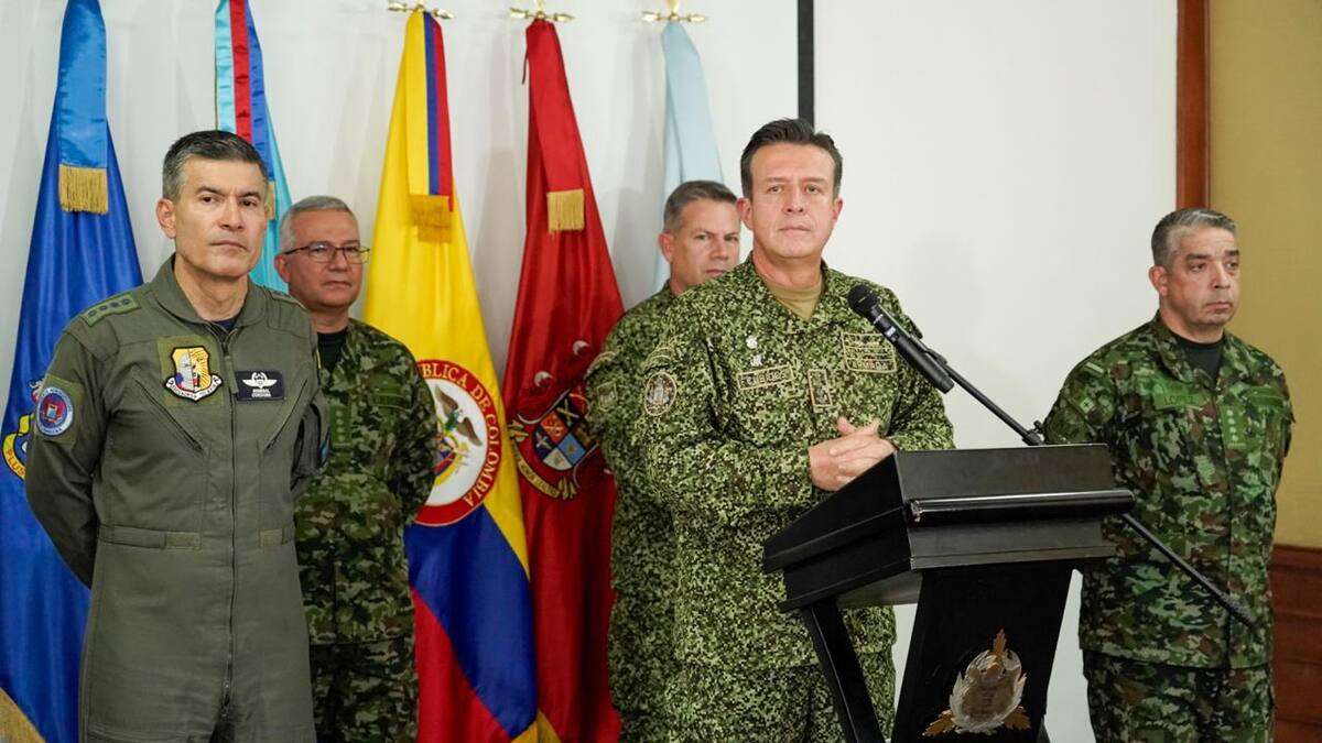 ¿Salen los comandantes de la cúpula militar por la llegada del general Sánchez al MinDefensa?