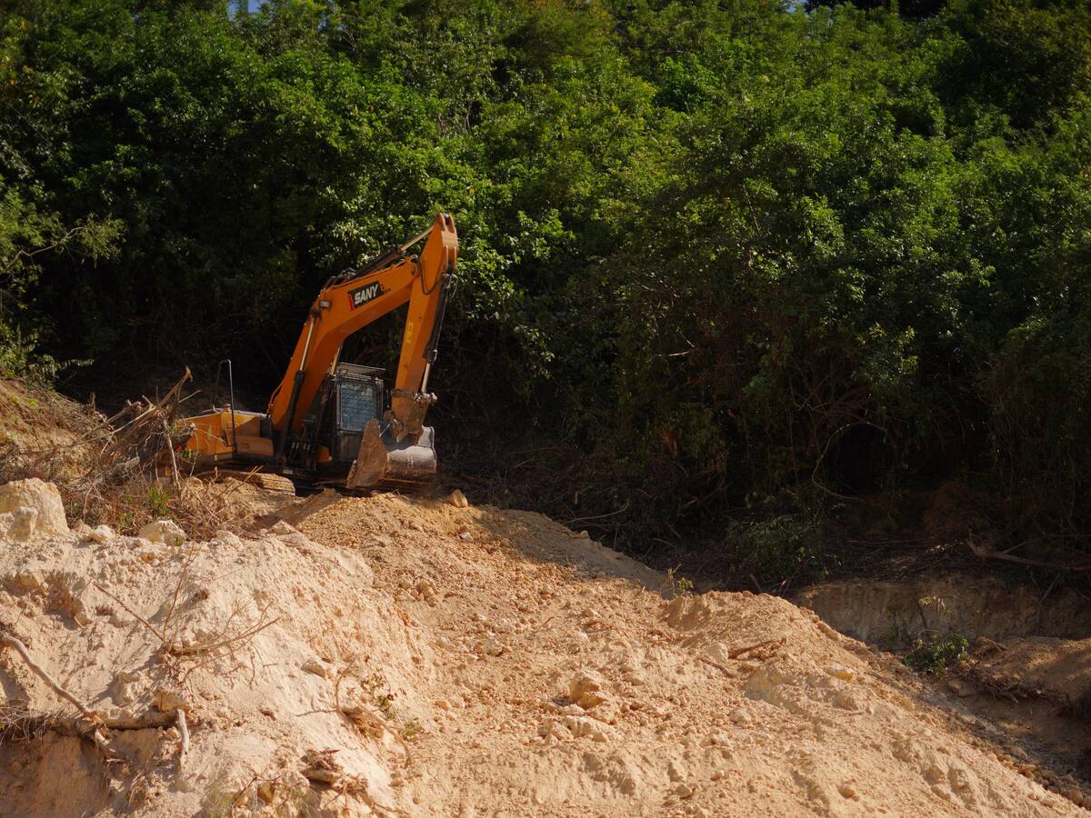 Avanzan labores en el Paseo de Bolívar: tres viviendas en riesgo serán demolidas