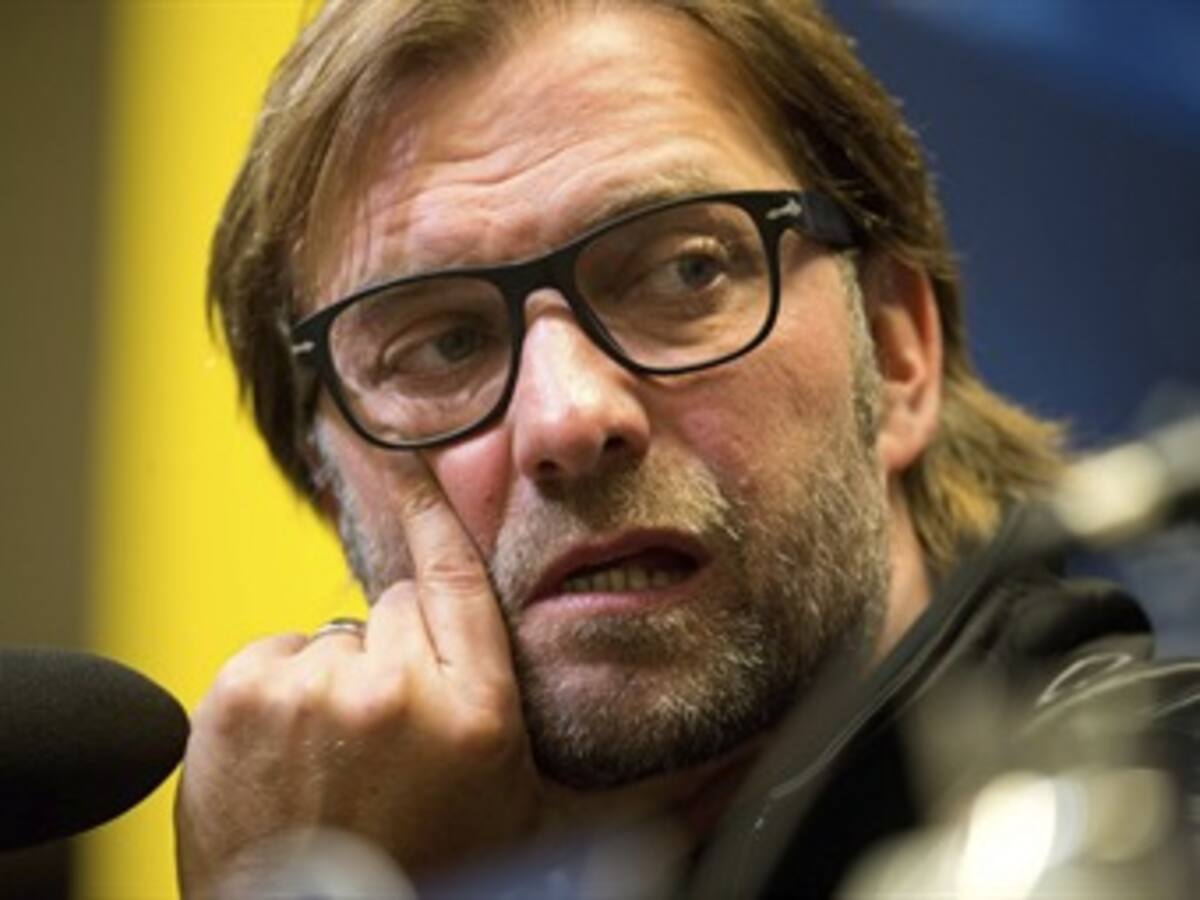 UEFA sanciona con dos partidos a Klopp tras discutir con árbitro en Nápoles