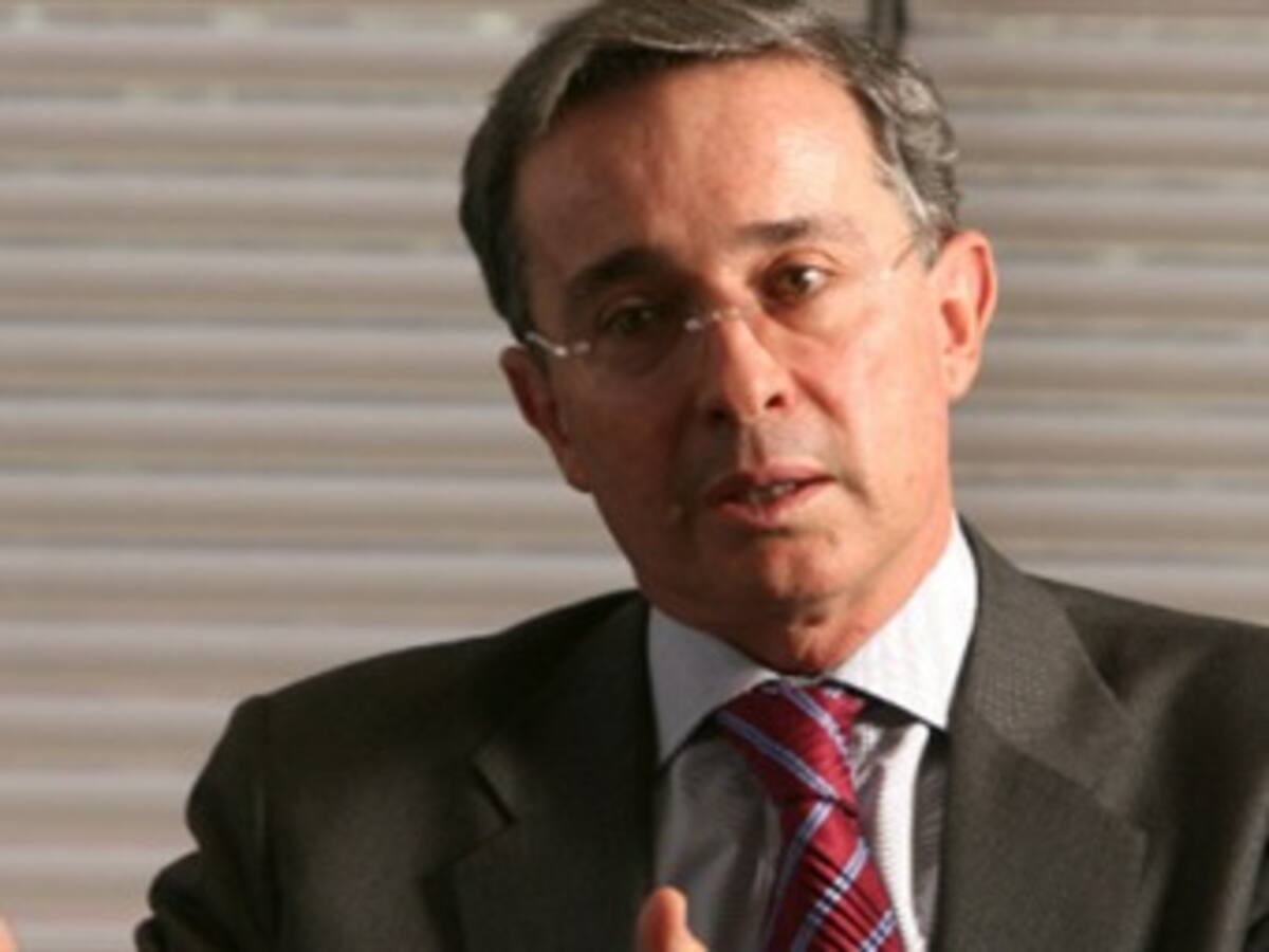 EXCLUSIVO CARACOL. Le pido al Gobierno que diga si es verdad que están negociando un proceso de paz en Cuba: Álvaro Uribe