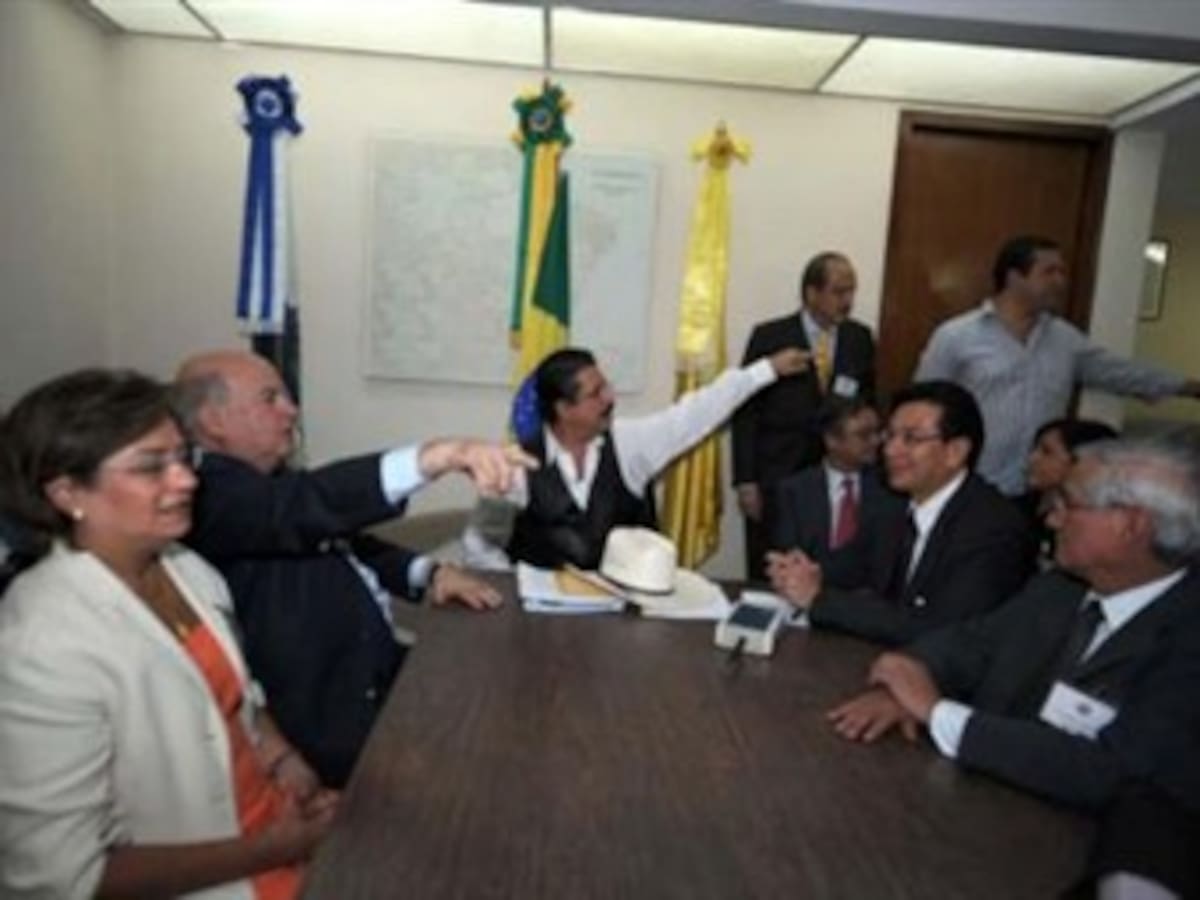 Comisión de la OEA abandona Honduras sin soluciones concretas