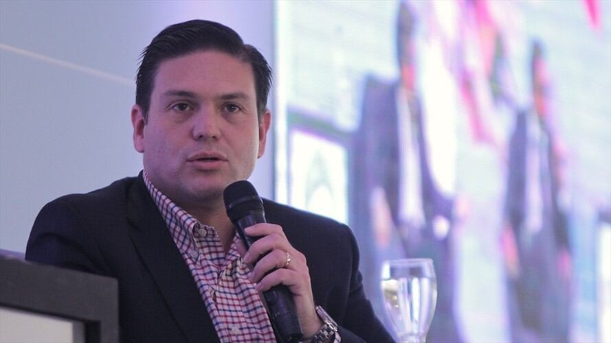 Pobreza, lucha contra la corrupción y narcotráfico, eran otros de los temas que Juan Carlos Pinzón compartiría con los habitantes de Buenaventura. Foto: Colprensa