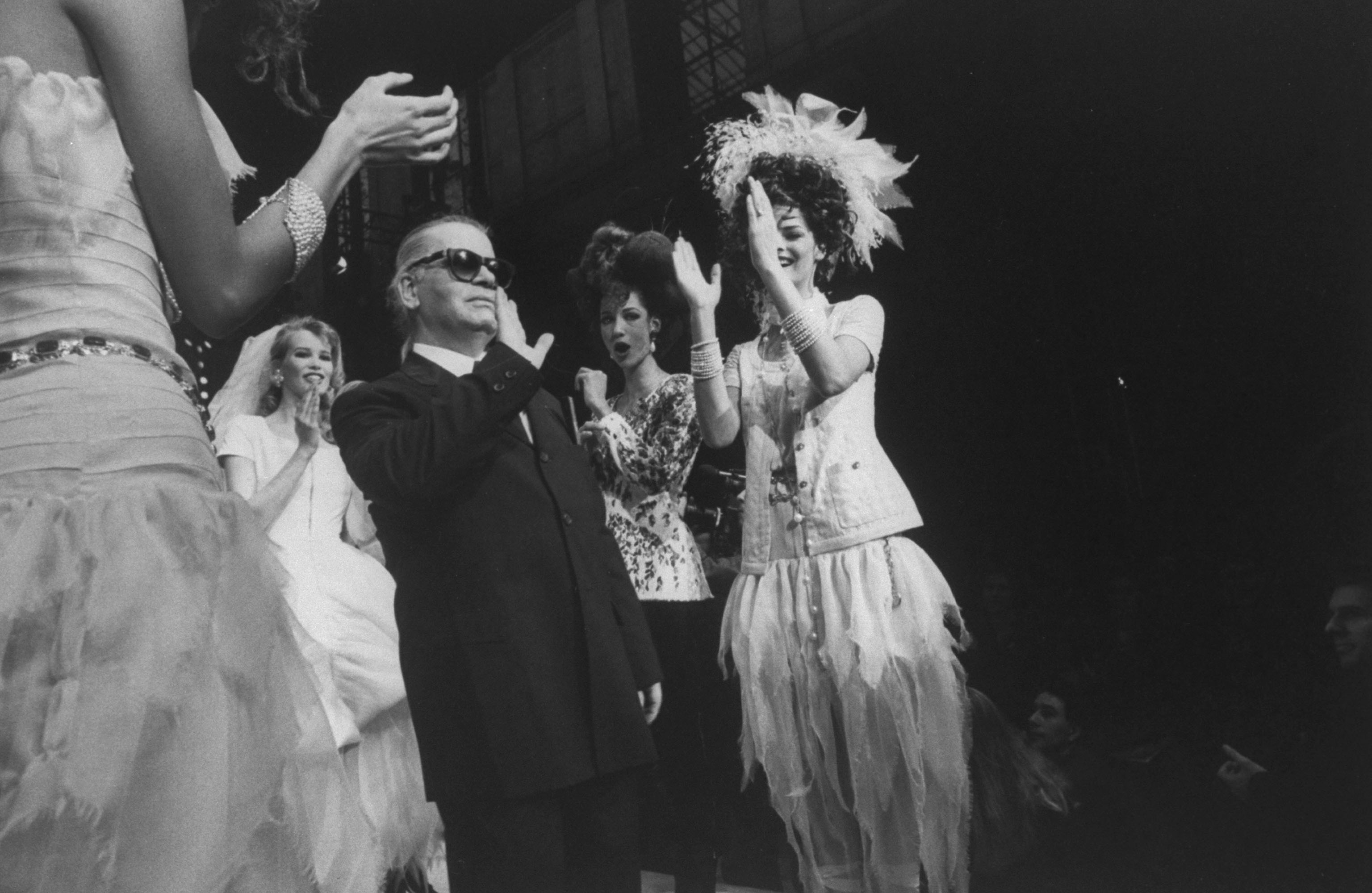 Fashion designer Karl Lagerfeld w. supermodels Linda Evangelista (R) & Claudia Schiffer (L) wearing his creations & clapping behind him at Chanel spring show.    (Photo by Ian Cook/Getty Images)