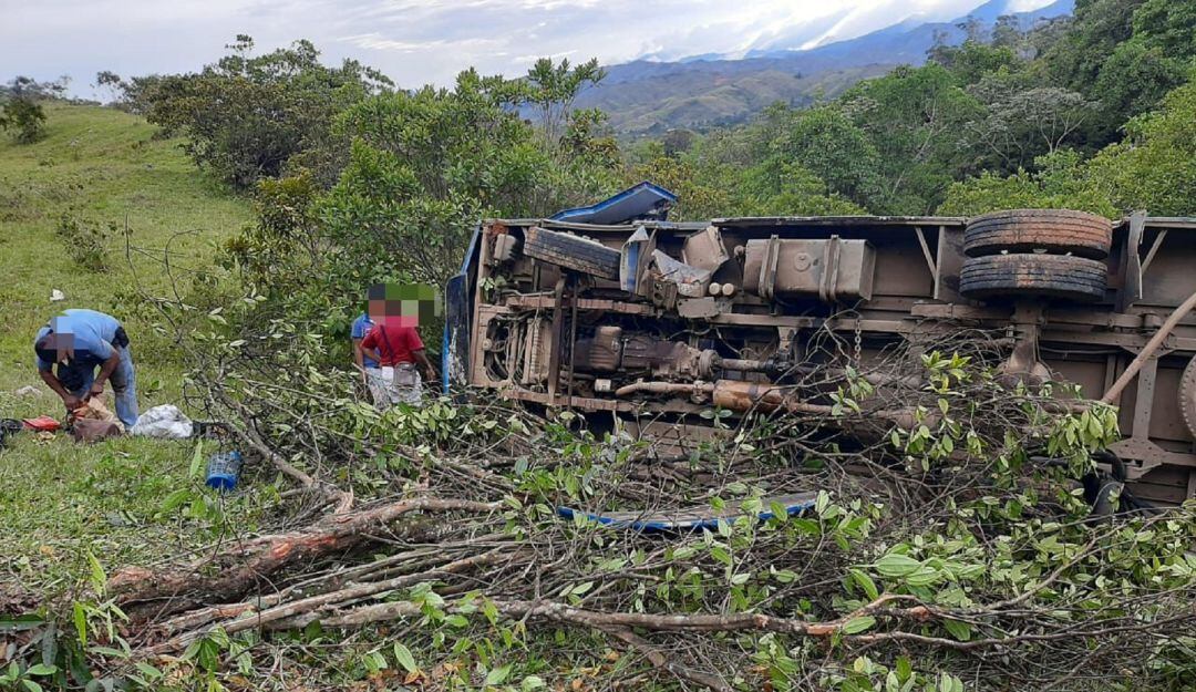 Un muerto y once heridos en trágico accidente en zona rural de Jamundí