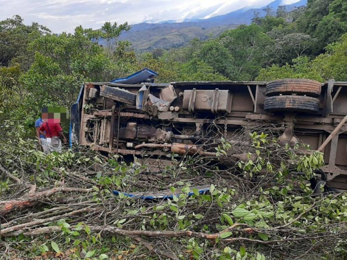 Un muerto y once heridos en trágico accidente en zona rural de Jamundí, Valle