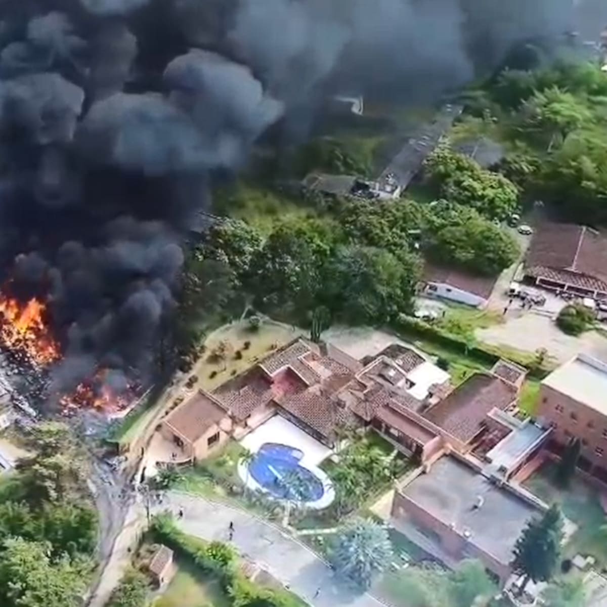 Dos empresas y una casa fueron afectadas por el incendio generado en Girardota, Antioquia