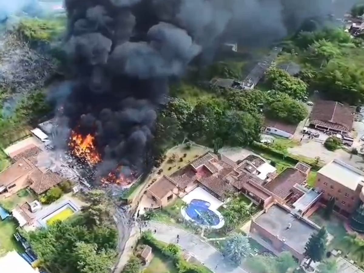 Dos empresas y una casa fueron afectadas por el incendio generado en Girardota, Antioquia