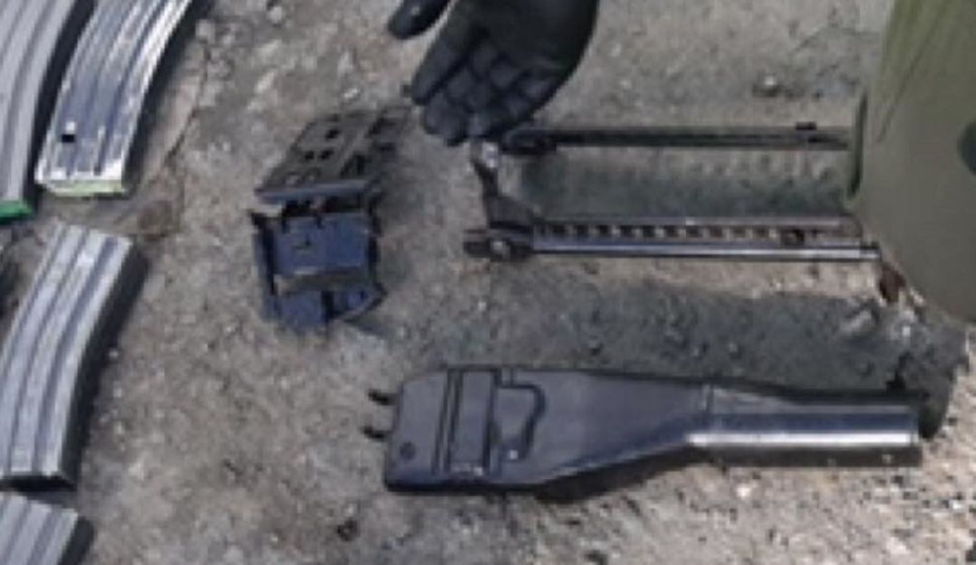 Este armamento era transportado por un policía en su vehículo en la vía La Línea en Quindío