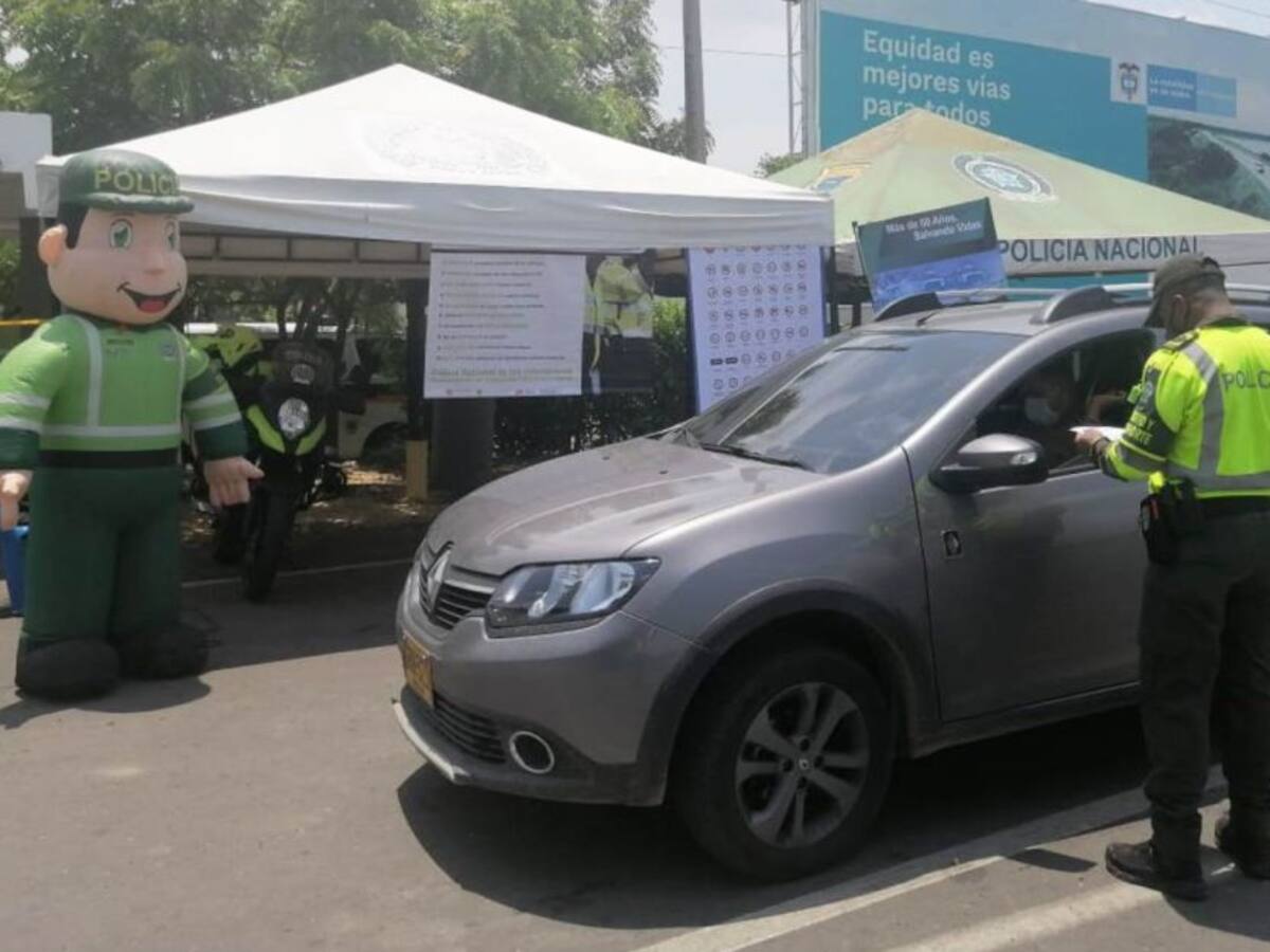 Sancionan cinco conductores que iban de paseo en cuarentena en Bolívar
