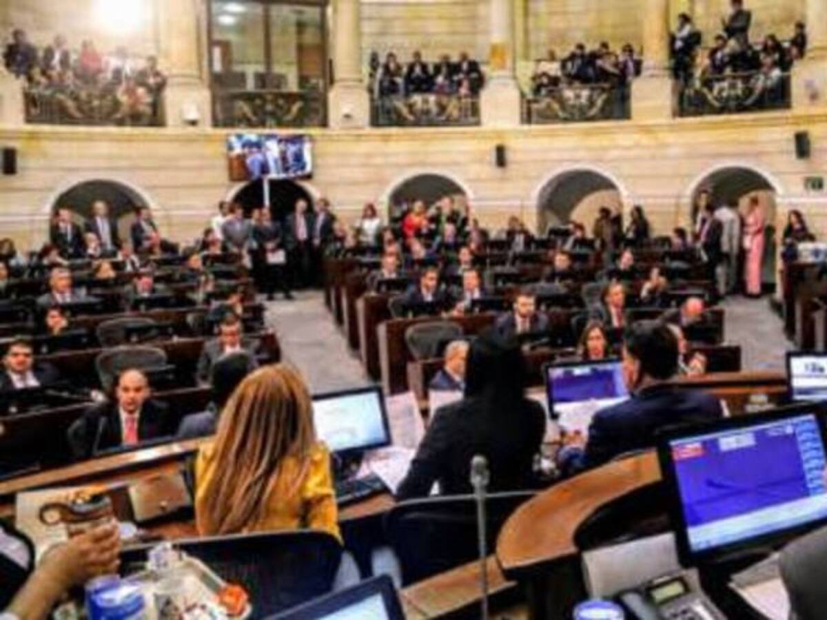 La oposición le sacó el retrovisor a Uribe