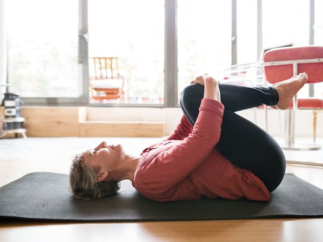Día Internacional del Yoga: 8 posturas para aliviar el estrés y la ansiedad, según expertos. Foto de Getty Images