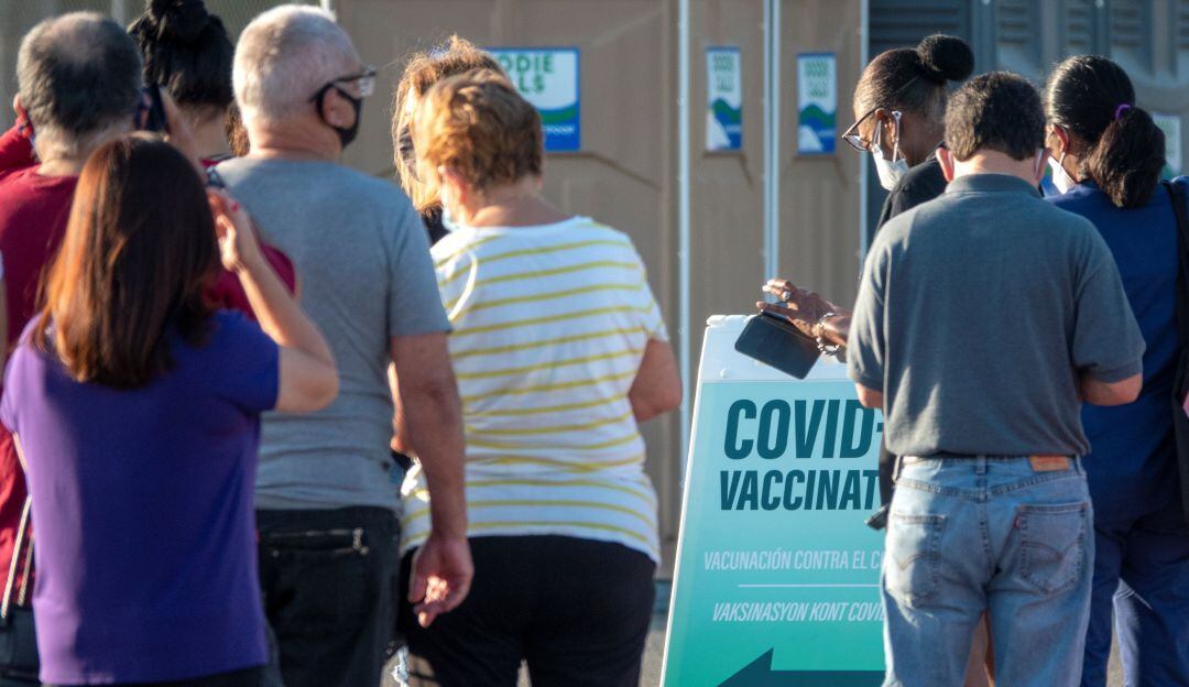 Centro de vacunación en Florida