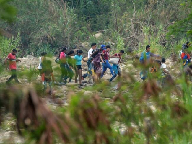 Aumenta paso de migrantes por trochas desde Venezuela