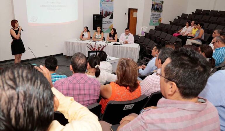 Docentes en la secretaria de educación